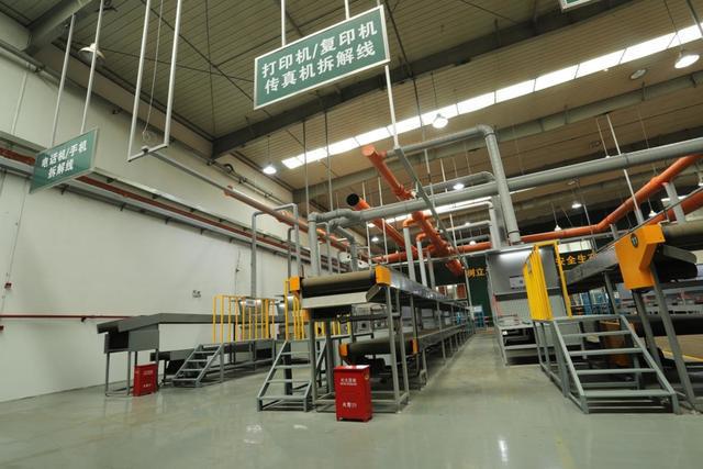 汽车！技术革新打通报废产品再利用全链路龙八国际娱乐网站75分钟拆解一辆报废(图2)