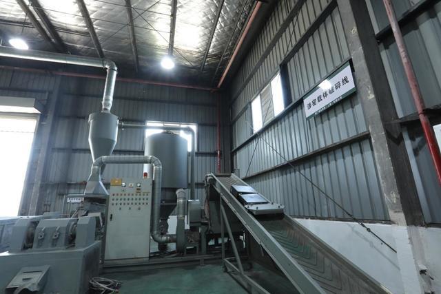 汽车！技术革新打通报废产品再利用全链路龙八国际娱乐网站75分钟拆解一辆报废(图3)